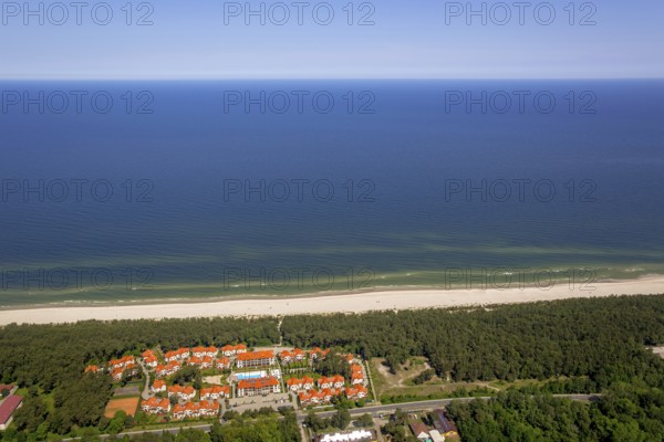 Beach west of KoÅ'obrzeg, Kolobrzeg, Rogowo, Baltic Sea coast, Województwo zachodniopomorskie, Poland, Województwo zachodniopomorskie, PL, Europe, aerial view, birds-eyes view, aerial photography, aerial photography, overview, bird's eye view, northern Poland