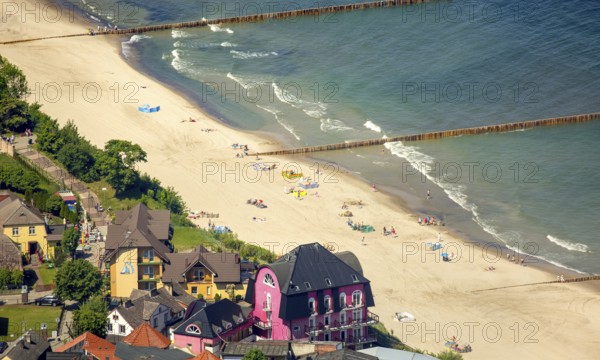 Bathers, Niechorze, Horst seaside resort, beach, Baltic Sea beach, Baltic Sea coast, Wojewóüdztwo zachodniopomorskie, Poland, Województwo zachodniopomorskie, PL, Europe, aerial view, birds-eyes view, aerial photography, aerial photography, overview, bird's eye view, northern Poland, blue water, holidays, recreation