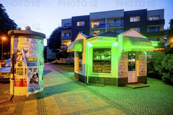 Green illuminated kiosk, blue hour, ÅšwinoujÅ'cie, Swinoujscie, Baltic Sea coast, Baltic Sea, Województwo zachodniopomorskie, Poland, Swinoujscie, Województwo zachodniopomorskie, PL, Europe, aerial photo, birds-eyes view, aerial photography, aerial photography, overview, bird's eye view