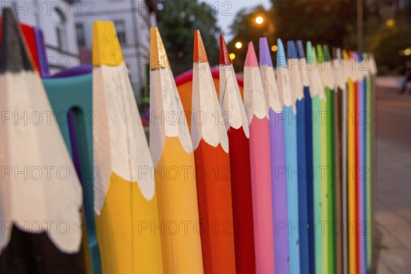Large pencils as fence, kindergarten, ÅšwinoujÅ'cie, Swinoujscie, Baltic Sea coast, Baltic Sea, Województwo zachodniopomorskie, Poland, Swinoujscie, Województwo zachodniopomorskie, PL, Europe, aerial photo, birds-eyes view, aerial photography, aerial photography, overview, bird's eye view