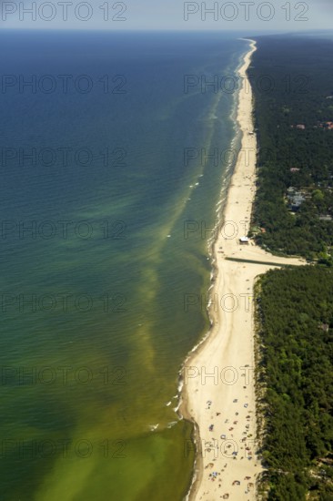 Bathers, Niechorze, Horst seaside resort, beach, Baltic Sea beach, Baltic Sea coast, Wojewóüdztwo zachodniopomorskie, Poland, Województwo zachodniopomorskie, PL, Europe, aerial view, birds-eyes view, aerial photography, aerial photography, overview, bird's eye view, northern Poland, blue water, holidays, recreation