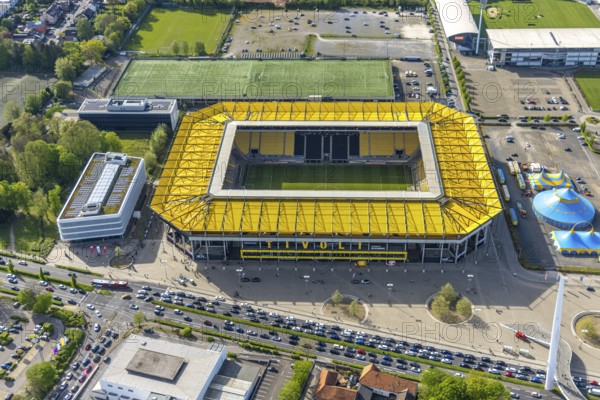 Aerial view, Aachener Tivoli, football stadium at Sportpark Soers, home ground of football club Alemannia Aachen, Circus-Theater Roncalli circus tents, Laurensberg, Aachen, Rhineland, North Rhine-Westphalia, Germany, football stadium, Sportpark Soers, home ground, football club, Alemannia Aachen, Circus theatre Roncalli, circus tents, architecture, leisure, sport, football, circus, venue, infrastructure, green space, open air, urban, daytime, landscape, outdoor, culture, entertainment, stadium, urban, major event, leisure activities, aerial view, perspective