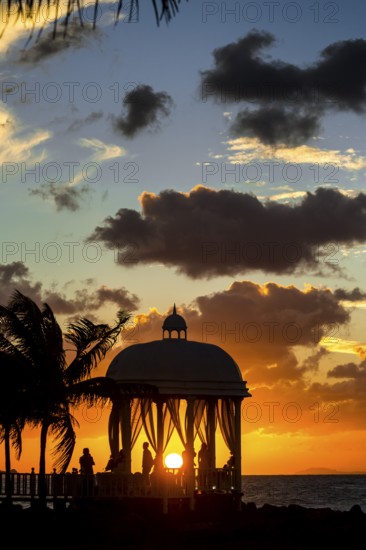 Wedding pavilion on the beach of Varadero with sunset in the hotel complex PARADISUS VARADERO RESORT SPA, Varadero, Cuba, Matanzas, Cuba, Central America