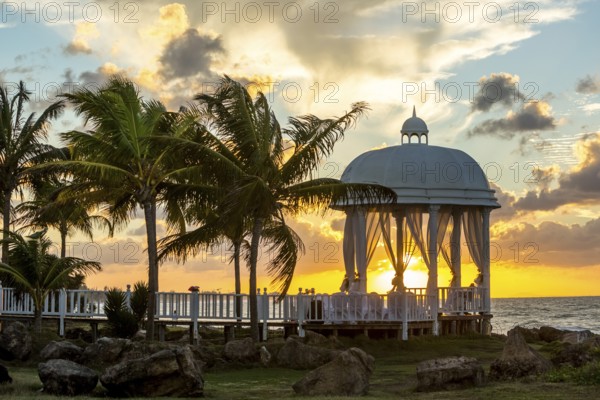 Wedding pavilion on the beach of Varadero with sunset in the hotel complex PARADISUS VARADERO RESORT SPA, Varadero, Cuba, Matanzas, Cuba, Central America