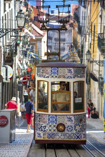 Elevador da Gloria funicular railway, link between the Baixa district and the higher Chiado district, Lisbon, Lisbon district, Portugal