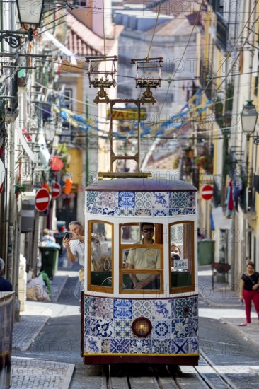 Elevador da Gloria funicular railway, link between the Baixa district and the higher Chiado district, Lisbon, Lisbon district, Portugal