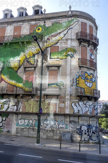 Painted facade with a crocodile of a house in Lisbon, Lisbon, Lisbon, Portugal