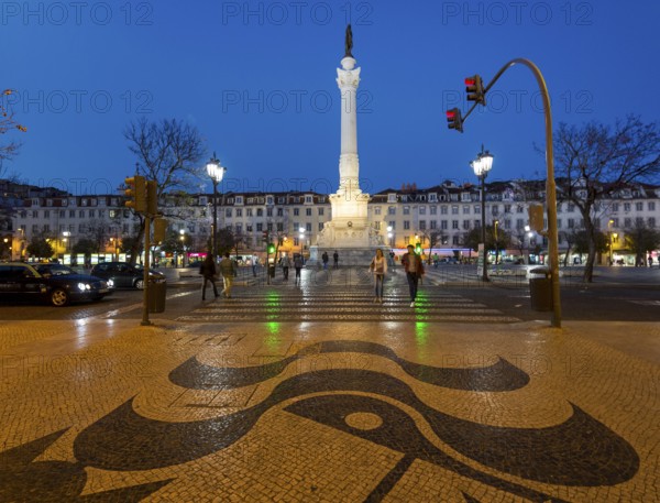 Monument, Praça do Rossio, cobblestones in wave form, wave pattern, Lisbon, Lisbon, Portugal
