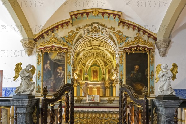 Altar, Capela dos ossos parede, Chapel of the Bones, Bone Chapel, Ossuary in Évora, Evora, District of Évora, Portugal