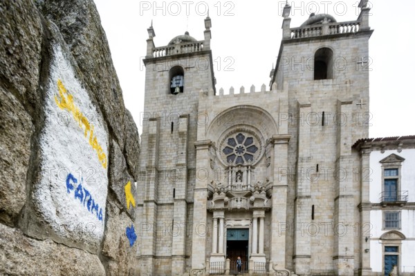 Stone inscription in front of the cathedral to the Pigerwege to Santiago di Campostella and to Fatima, Da Sé Cathedral, Barredo district, UNESCO World Heritage Site, Oporto, Porto district, Portugal, Europe, aerial view, birds-eyes view, Travel, travel photography