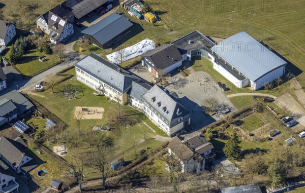 Aerial photo, Kath. Grundschule Hellefeld und Sporthalle, Hellefeld, Sundern, Sauerland, North Rhine-Westphalia, Germany, education, educational institution, DE, Europe, primary school, educational institute, aerial photo, aerial photography, aerial photography, school, overview, bird's eye view, birds-eyes view, overview