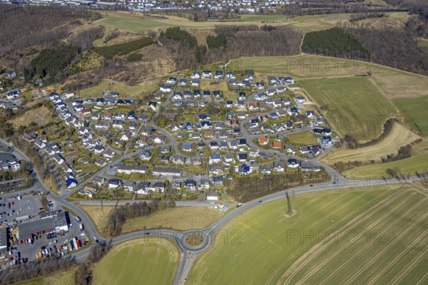 Aerial view, residential area Am Knick, housing estate at Selscheder Weg roundabout, Sundern, Sauerland, North Rhine-Westphalia, Germany, DE, Europe, property tax, real estate, aerial view, aerial photography, aerial photography, overview, bird's-eye view, housing estate, housing and living, residential area, housing quality, residential quarter, housing estate, residential area, birds-eyes view, overview