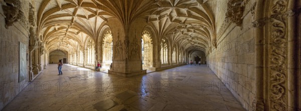 Manueline Cloister of Joao de Castilhos, Mosteiro dos Jerónimos, UNESCO World Heritage Site, Lisbon, District of Lisbon, Portugal