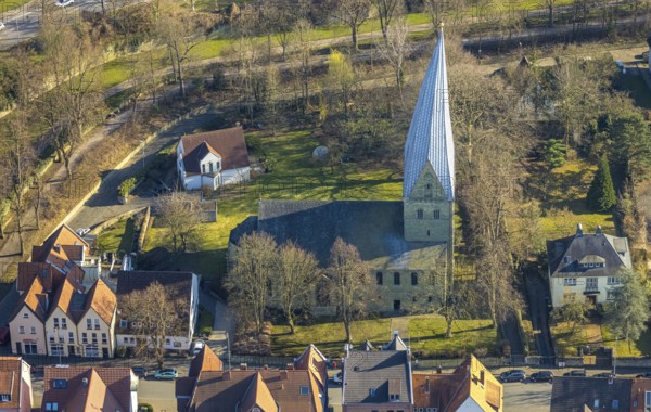 Aerial view, Alt-St.-Thomä-Kirche (Schiefer Turm), Soest, Soester Börde, North Rhine-Westphalia, Germany, place of worship, DE, Europe, religious community, place of worship, holy place, church, parish, denomination, aerial view, aerial photography, aerial photography, religion, religious site, overview, bird's-eye view, overview