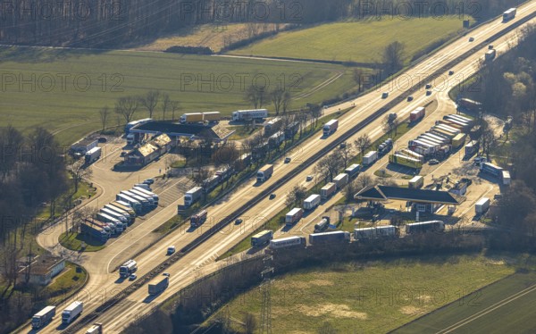 Aerial view, Serways service area Soester Börde on the A44 motorway, truck parking, Müllingsen, Soest, Soester Börde, North Rhine-Westphalia, Germany, motorway, DE, Europe, aerial view, aerial photography, aerial photography, rest area, service area, road traffic, overview, bird's-eye view, overview