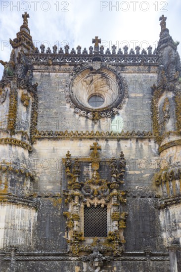 Manueline window with seafaring motifs and the Order of the Cross, Fortress of Tomar, Castle of the Knights Templar, Templars, UNESCO cultural heritage, Tomar, Santarém district, Portugal, Europe, Convento da Ordem de Christo, Santarém district, aerial view, birds-eyes view, Travel, travel photography