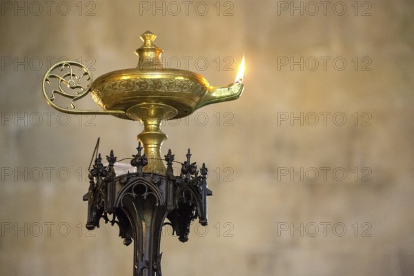 Oil lamp, Changing of the guard at the tomb of the unknown soldier in the chapter house, Monastery of Santa Maria da VitÃüria, UNESCO World Heritage Site, Monastery Church of Batalha, Mosteiro da Batalha, Batalha, Leiria District, Portugal, Europe, aerial view, birds-eyes view, Travel, Travel Photography