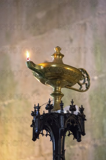 Oil lamp, Changing of the guard at the tomb of the unknown soldier in the chapter house, Monastery of Santa Maria da VitÃüria, UNESCO World Heritage Site, Monastery Church of Batalha, Mosteiro da Batalha, Batalha, Leiria District, Portugal, Europe, aerial view, birds-eyes view, Travel, Travel Photography
