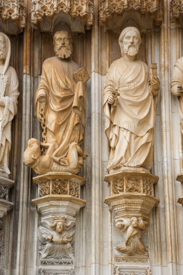 Apostle figures, Monastery of Santa Maria da VitÃüria, UNESCO World Heritage Site, main portal with four-winged angels, monastery church of Batalha, Mosteiro da Batalha, Batalha, Leiria district, Portugal, Europe, aerial view, birds-eyes view, travel, travel photography