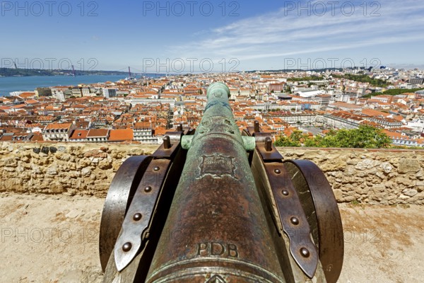 Medieval cannon, view from the Castelo de São Jorge castle to the historic centre of Lisbon, Lisbon, Lisbon district, Portugal, Europe, BlosseyPortugal