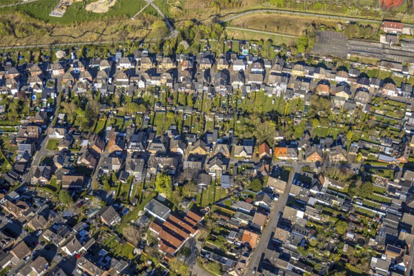 Aerial view, residential area at Grüner Weg am Auenpark, by-catch, Selm, Münsterland, North Rhine-Westphalia, Germany, DE, Europe, property tax, real estate, aerial view, aerial photography, aerial photography, overview, bird's-eye view, residential area, living and living, residential area, residential quality, residential neighbourhood, housing estate, residential district, birds-eyes view, overview