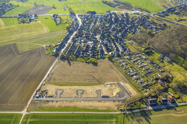 Aerial view, construction site and building area Josef-Lüffe-Park, new residential area, allotment garden association Fährenkamp e.V., Hassel, Selm, Münsterland, North Rhine-Westphalia, Germany, construction work, construction area, building site, building plots, construction measure, construction project, construction site, DE, Europe, property tax, real estate, aerial view, aerial photography, aerial photography, overview, bird's-eye view, residential complex, living and living, residential area, residential quality, residential neighbourhood, housing estate, residential district, birds-eyes view, overview