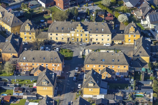 Aerial view, residential area housing estate multi-family houses Fährenkamp corner Pappelweg, miners' housing estate of Hermann colliery, by-catch, Selm, Münsterland, North Rhine-Westphalia, Germany, workers' housing estate, DE, Europe, property tax, real estate, aerial view, aerial photography, aerial photography, overview, bird's eye view, housing estate, housing and living, residential area, housing quality, residential neighbourhood, housing estate, residential area, birds-eyes view, overview