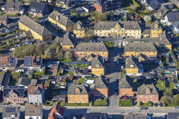 Aerial view, residential area housing estate multi-family houses Fährenkamp corner Pappelweg, miners' housing estate of Hermann colliery, by-catch, Selm, Münsterland, North Rhine-Westphalia, Germany, workers' housing estate, DE, Europe, property tax, real estate, aerial view, aerial photography, aerial photography, overview, bird's eye view, housing estate, housing and living, residential area, housing quality, residential neighbourhood, housing estate, residential area, birds-eyes view, overview