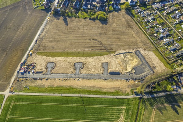 Aerial view, construction site and building area Josef-Lüffe-Park, new residential area, allotment garden association Fährenkamp e.V., Hassel, Selm, Münsterland, North Rhine-Westphalia, Germany, construction work, construction area, building site, building plots, construction measure, construction project, construction site, DE, Europe, property tax, real estate, aerial view, aerial photography, aerial photography, overview, bird's-eye view, residential complex, living and living, residential area, residential quality, residential neighbourhood, housing estate, residential district, birds-eyes view, overview