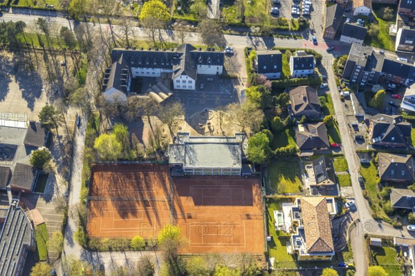 Aerial view, primary school Auf den Äckern, tennis courts Tennisclub Grün-Weiß Bork 1951 e.V., Bork, Selm, Münsterland, North Rhine-Westphalia, Germany, education, educational institution, DE, Europe, primary school, teaching institute, aerial view, aerial photography, aerial photography, school, sports, tennis, tennis facility, tennis halls, tennis courts, tennis club, overview, bird's eye view, birds-eyes view, overview