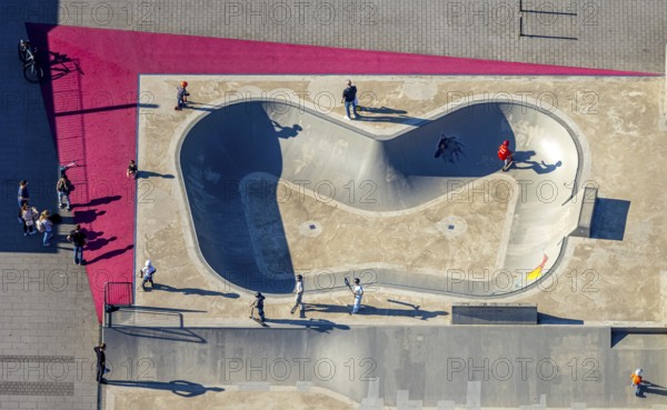 Aerial view, Campusplatz Nord with ground painting and skate park, Selm, Münsterland, North Rhine-Westphalia, Germany, DE, Europe, aerial view, aerial photography, aerial photography, overview, bird's eye view, birds-eyes view, overview