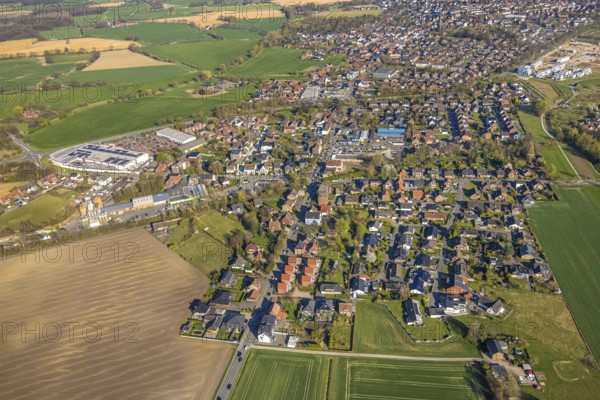 Aerial view, residential area Römerstraße am Auenpark, bycatch, Selm, Münsterland, North Rhine-Westphalia, Germany, DE, Europe, property tax, real estate, aerial view, aerial photography, aerial photography, overview, bird's-eye view, residential area, living and living, residential area, residential quality, residential neighbourhood, housing estate, residential district, birds-eyes view, overview