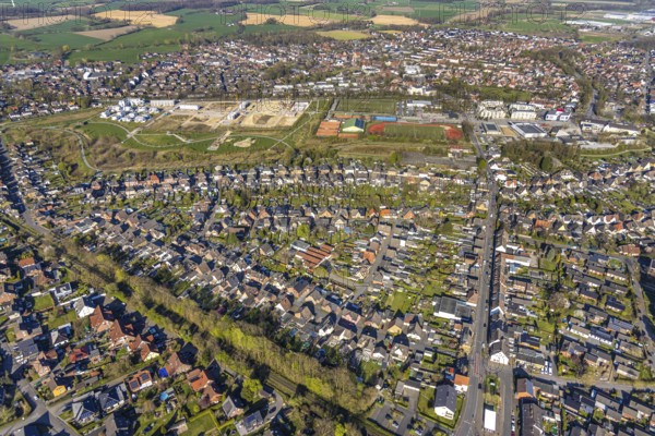 Aerial view, residential area at Grüner Weg am Auenpark, by-catch, Selm, Münsterland, North Rhine-Westphalia, Germany, DE, Europe, property tax, real estate, aerial view, aerial photography, aerial photography, overview, bird's-eye view, residential area, living and living, residential area, residential quality, residential neighbourhood, housing estate, residential district, birds-eyes view, overview
