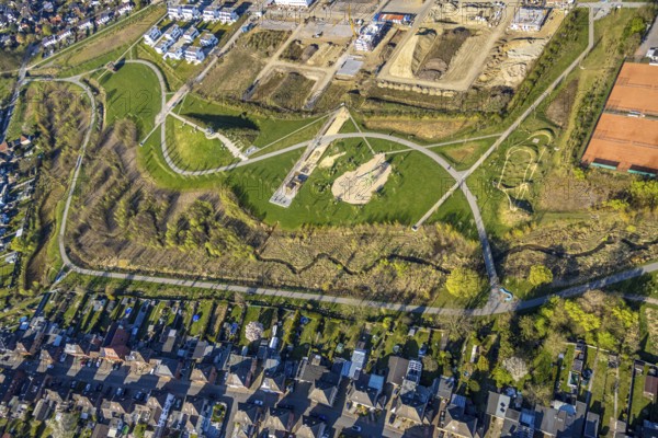 Aerial view, Auenpark and Selmer Bach with green area, residential area Grüner Weg, bycatch, Selm, Münsterland, North Rhine-Westphalia, Germany, DE, Europe, property tax, green area, real estate, aerial view, aerial photography, aerial photography, park, overview, bird's-eye view, residential area, living and living, residential area, residential quality, residential neighbourhood, housing estate, residential area, birds-eyes view, overview