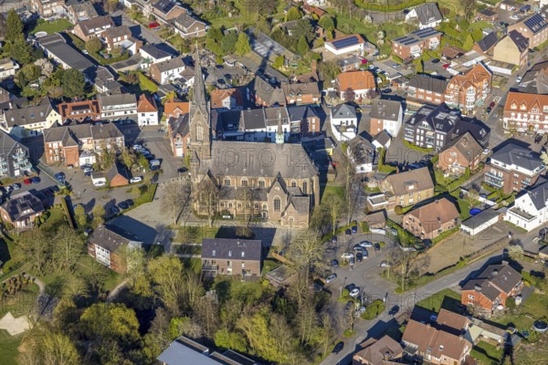 Aerial view, Catholic parish church of St. Ludger in the town centre, Selm, Münsterland, North Rhine-Westphalia, Germany, place of worship, DE, Europe, religious community, place of worship, property tax, holy place, real estate, church, parish, denomination, Ludgerikirche, aerial view, aerial photography, aerial photography, religion, religious site, overview, bird's eye view, residential area, living and life, residential area, quality of life, residential quarter, residential estate, residential district, bird's eye view, overview