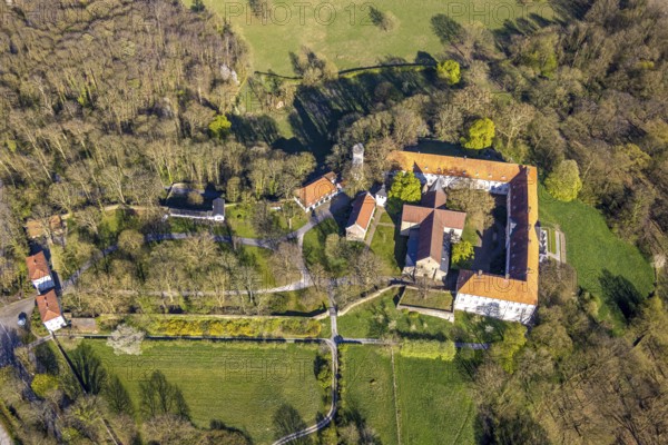Aerial view, Cappenberg Castle and Castle Park, LWL Museum of Art and Culture with Catholic Collegiate Church Cappenberg Evangelist St. Johannes, Cappenberg, Selm, Münsterland, North Rhine-Westphalia, Germany, place of worship, DE, Europe, religious community, place of worship, holy site, church, parish, denomination, aerial view, aerial photography, aerial photography, religion, religious site, castle, overview, bird's eye view, birds-eyes view, overview