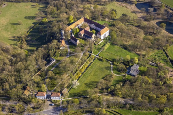 Aerial view, Cappenberg Castle and Castle Park, LWL Museum of Art and Culture with Catholic Collegiate Church Cappenberg Evangelist St. Johannes, Cappenberg, Selm, Münsterland, North Rhine-Westphalia, Germany, place of worship, DE, Europe, religious community, place of worship, holy site, church, parish, denomination, aerial view, aerial photography, aerial photography, religion, religious site, castle, overview, bird's eye view, birds-eyes view, overview