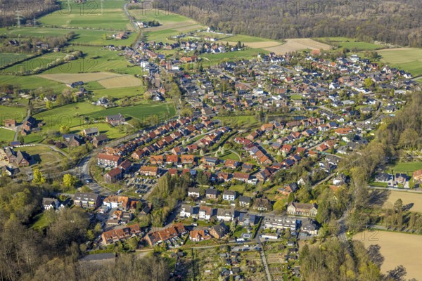 Aerial view, residential area, local view Cappenberg, Selm, Münsterland, North Rhine-Westphalia, Germany, DE, Europe, property tax, real estate, aerial view, aerial photography, aerial photography, overview, bird's-eye view, residential complex, living and life, residential area, residential quality, residential neighbourhood, housing estate, residential district, birds-eyes view, overview