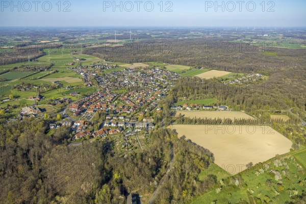 Aerial view, residential area, local view Cappenberg, Selm, Münsterland, North Rhine-Westphalia, Germany, DE, Europe, property tax, real estate, aerial view, aerial photography, aerial photography, overview, bird's-eye view, residential complex, living and life, residential area, residential quality, residential neighbourhood, housing estate, residential district, birds-eyes view, overview