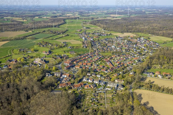 Aerial view, residential area, local view Cappenberg, Selm, Münsterland, North Rhine-Westphalia, Germany, DE, Europe, property tax, real estate, aerial view, aerial photography, aerial photography, overview, bird's-eye view, residential complex, living and life, residential area, residential quality, residential neighbourhood, housing estate, residential district, birds-eyes view, overview