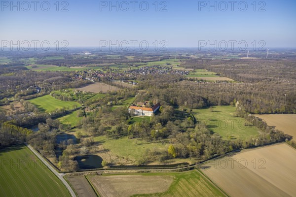 Aerial view, Cappenberg Castle in extensive landscape, LWL Museum of Art and Culture with Catholic Collegiate Church Cappenberg Evangelist St. Johannes, Cappenberg, rear view of Cappenberg residential area, Selm, Münsterland, North Rhine-Westphalia, Germany, place of worship, DE, Europe, religious community, place of worship, property tax, holy place, real estate, church, parish, denomination, aerial photograph, aerial photography, aerial photography, religion, religious site, castle, overview, bird's-eye view, residential area, living and life, residential area, residential quality, residential neighbourhood, residential estate, residential area, birds-eyes view, overview