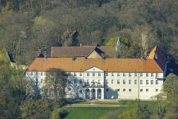 Aerial view, Cappenberg Castle, LWL Museum of Art and Culture with Catholic Collegiate Church Cappenberg Evangelist St. Johannes, Cappenberg, Selm, Münsterland, North Rhine-Westphalia, Germany, place of worship, DE, Europe, religious community, place of worship, holy place, church, parish, denomination, aerial view, aerial photography, aerial photography, religion, religious site, castle, overview, bird's eye view, birds-eyes view, overview