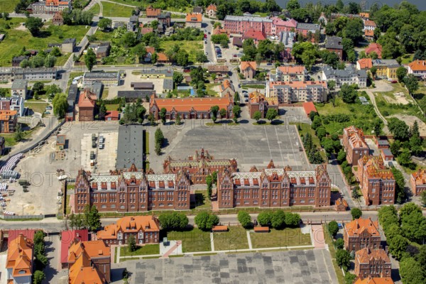 Malbork, Castle, Brick Gothic, River Nogat, City of Marienburg, Seat of the Grand Masters of the Teutonic Order, Teutonic Order State, pomorskie, Poland, Baltic Sea coast, PL, Europe, aerial view, bird's-eye view, aerial photography, overview, bird's-eye view, northern Poland