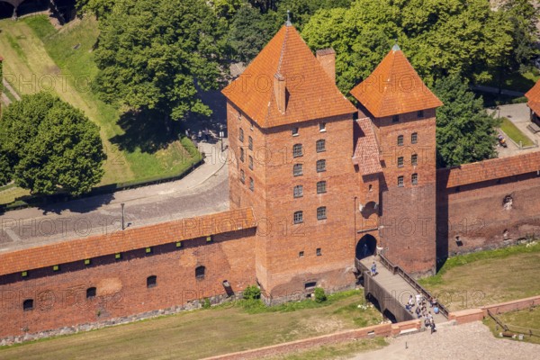 Malbork, Castle, Brick Gothic, River Nogat, City of Marienburg, Seat of the Grand Masters of the Teutonic Order, Teutonic Order State, pomorskie, Poland, Baltic Sea coast, PL, Europe, aerial view, bird's-eye view, aerial photography, overview, bird's-eye view, northern Poland