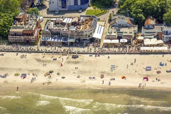 Sandy beach beach, beach chairs, KoÅ'obrzeg, Baltic Sea coast, holiday region, Województwo zachodniopomorskie, Poland, Kolobrzeg, Województwo zachodniopomorskie, PL, Europe, aerial view, birds-eyes view, aerial photography, overview, bird's eye view, northern Poland