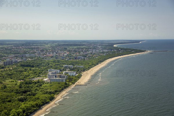 Sandy beach beach, beach chairs, KoÅ'obrzeg, Baltic Sea coast, holiday region, Województwo zachodniopomorskie, Poland, Kolobrzeg, Województwo zachodniopomorskie, PL, Europe, aerial view, birds-eyes view, aerial photography, overview, bird's eye view, northern Poland