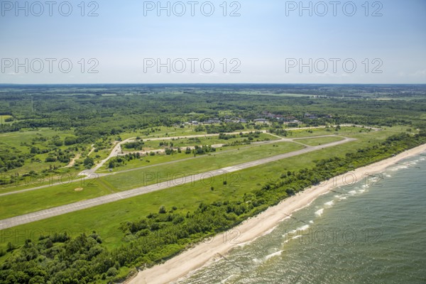 Airfield Lotnisko KoÅ'obrzeg-Bagicz, KoÅ'obrzeg, Baltic Sea coast, Województwo zachodniopomorskie, Poland, Kolobrzeg, Województwo zachodniopomorskie, PL, Europe, aerial view, birds-eyes view, aerial photography, aerial photography, overview, bird's eye view, northern Poland