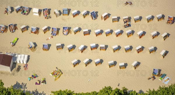 Sandy beach beach, beach chairs, KoÅ'obrzeg, Baltic Sea coast, holiday region, Województwo zachodniopomorskie, Poland, Kolobrzeg, Województwo zachodniopomorskie, PL, Europe, aerial view, birds-eyes view, aerial photography, overview, bird's eye view, northern Poland