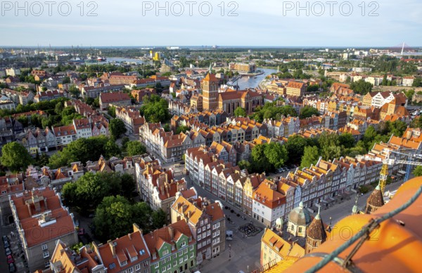 GdaÅsk, view from St. Mary's Church, gabled merchants' houses, GdaÅsk city, Old Town of GdaÅsk, GdaÅsk, Baltic Sea coast, Baltic Sea, pomorskie, Pomeranian Voivodeship, Poland, Gdansk, PL, Europe, aerial view, birds-eyes view, aerial photography, aerial photography, overview, bird's eye view