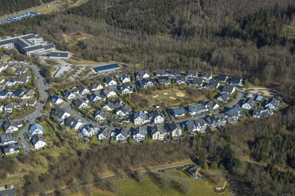Aerial view, oval single-family house housing estate Manfred-Schöne-Straße, Olpe-Stadt, Olpe, Sauerland, North Rhine-Westphalia, Germany, DE, Europe, property tax, real estate, aerial view, aerial photography, aerial photography, overview, bird's-eye view, housing estate, housing and living, residential area, housing quality, residential neighbourhood, residential area, birds-eyes view, overview